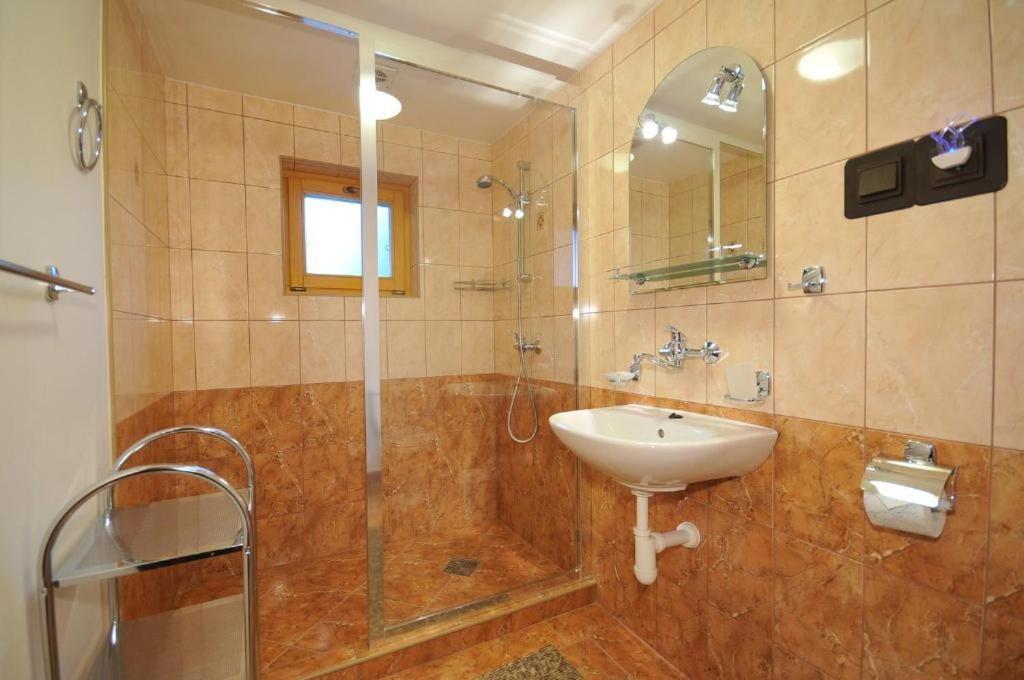 E&Z Eva Hruba Rekreacny Dom Hotell Bystrá Exteriör bild
